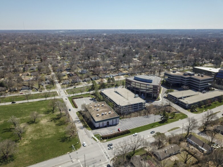 8301 State Line Rd, Kansas City, MO à louer - Aérien – Image 1 sur 3