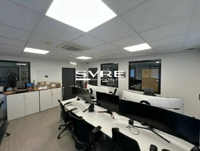 Bureau dans Rousset à louer - Photo de l’immeuble – Image 3 sur 6