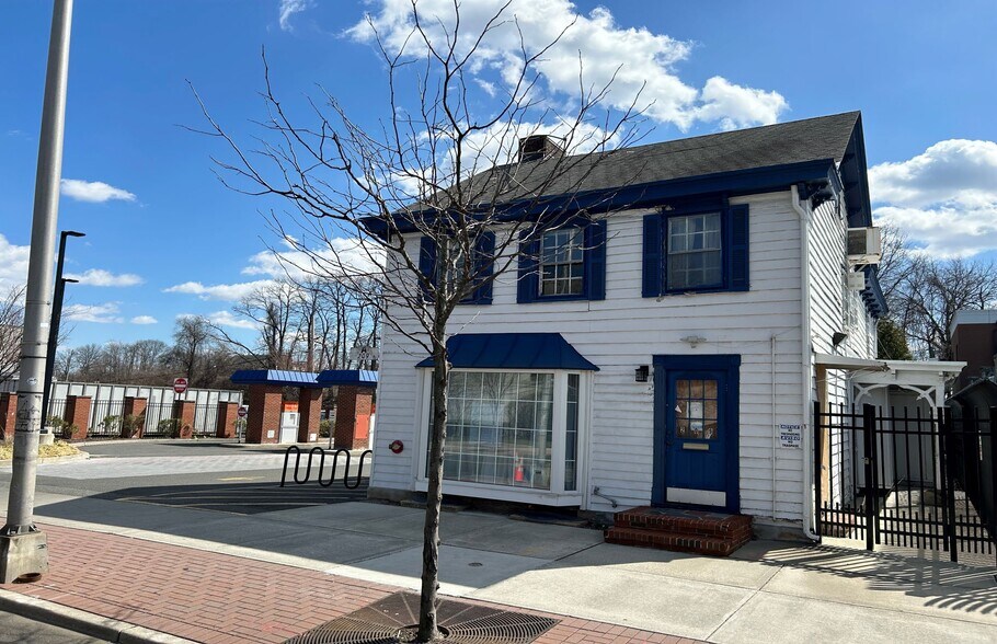 209 W 2nd St, Plainfield, NJ à vendre - Photo de l’immeuble – Image 1 sur 1