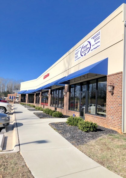 193 Lowes Dr, Pittsboro, NC à louer - Photo de l’immeuble – Image 2 sur 5