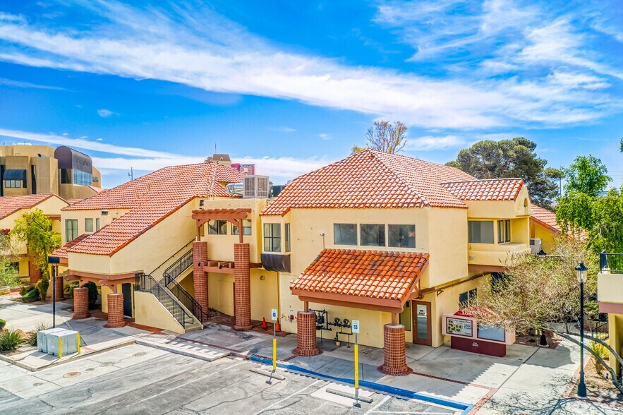 2800 W Sahara Ave, Las Vegas, NV à louer - Photo de l’immeuble – Image 3 sur 8