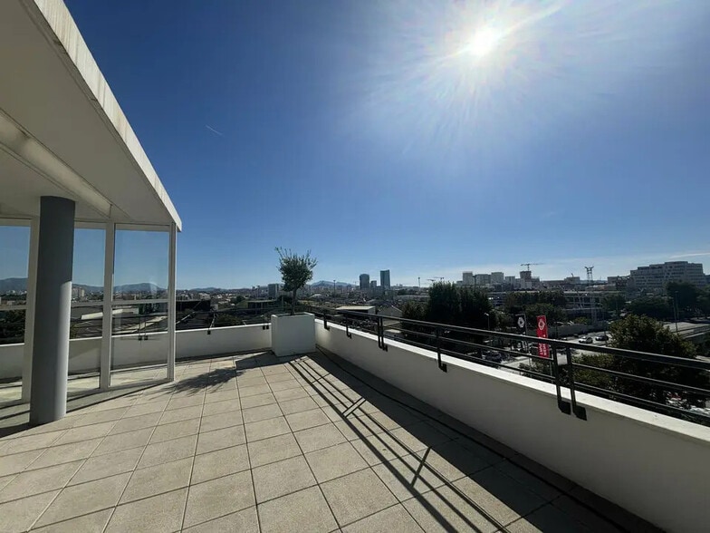 Bureau dans Marseille à louer - Photo de l’immeuble – Image 1 sur 9