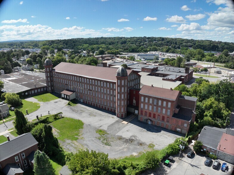 Large-Scale Industrial or Redevelopment portefeuille de 3 biens à vendre sur LoopNet.fr – Image 3 sur 43