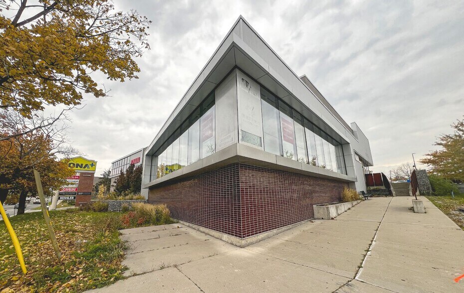 1330 Castlefield Ave, Toronto, ON à louer - Photo de l’immeuble – Image 3 sur 4