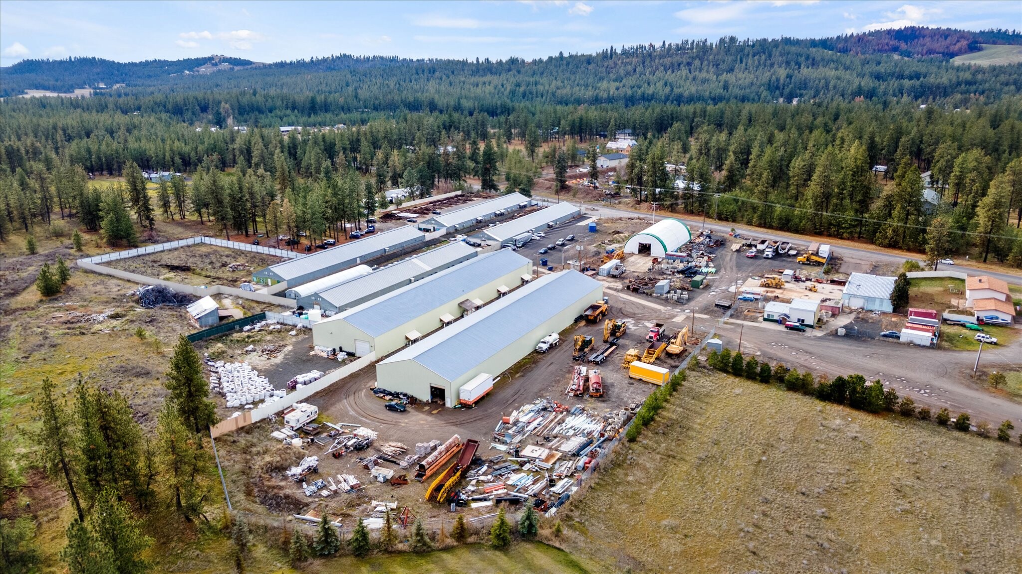 10117 S Spotted Rd, Cheney, WA à louer Photo de l’immeuble– Image 1 sur 9