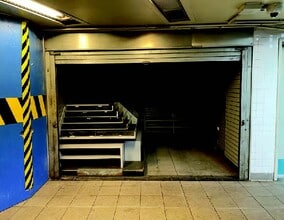 74th St, Broadway & Roosevelt Ave, Jackson Heights, NY à louer Photo intérieure– Image 1 sur 3