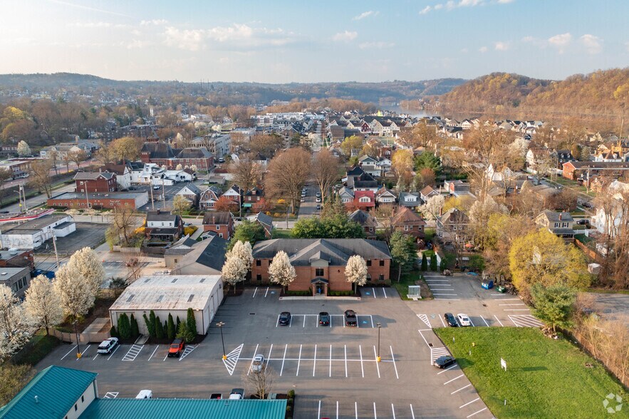 521 Cedar Way, Oakmont, PA à louer - Aérien – Image 2 sur 4