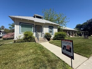 920 W Main St, Visalia, CA à louer Photo intérieure– Image 2 sur 12