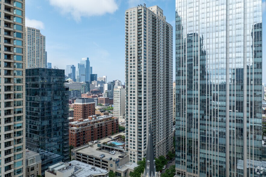 1 W Superior St, Chicago, IL à louer - Photo de l’immeuble – Image 3 sur 3