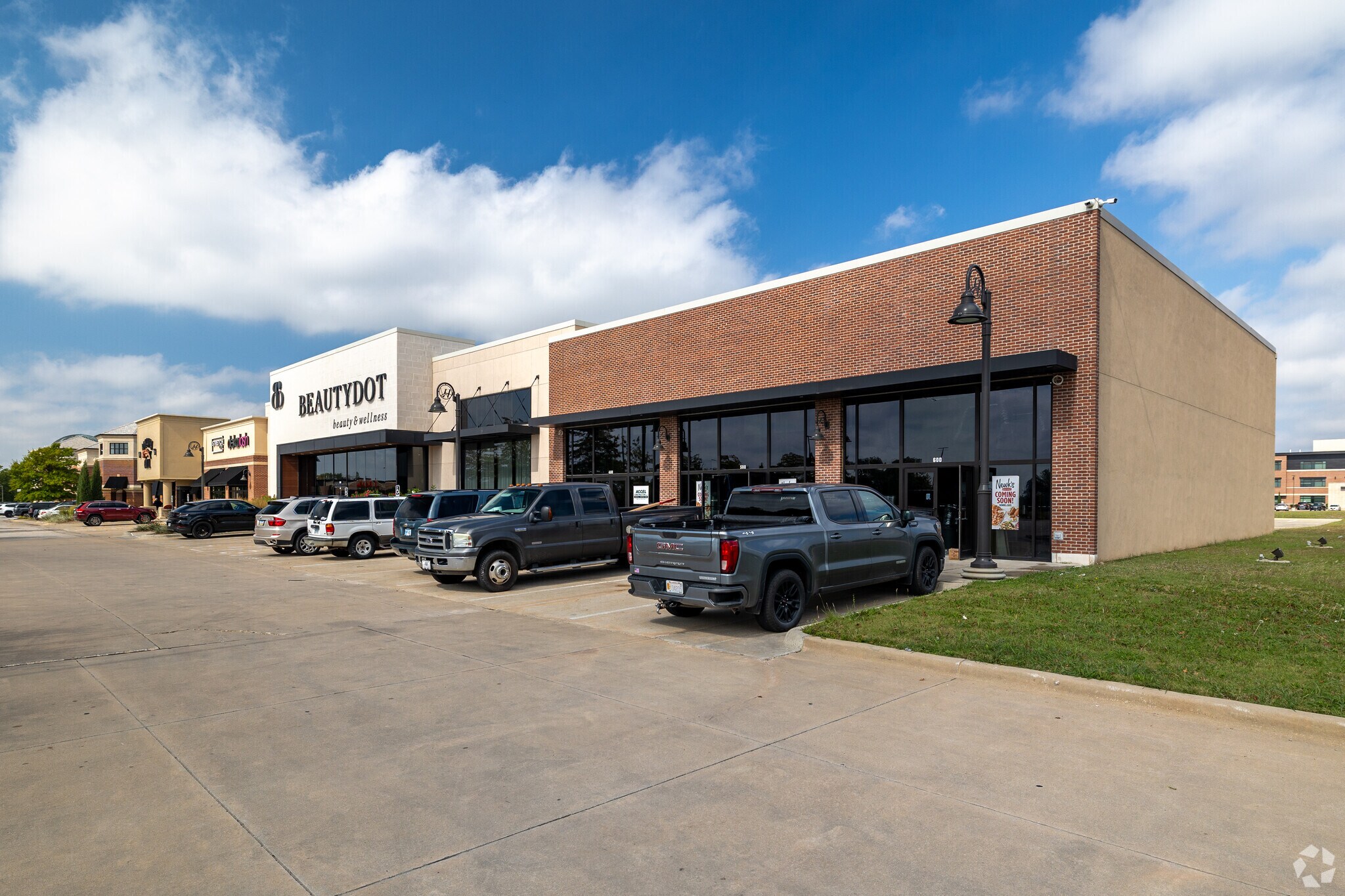 10200 E 13th St, Wichita, KS à louer Photo principale– Image 1 sur 5