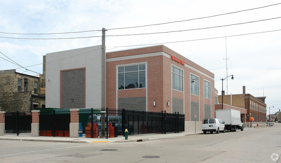 212-320 4th St, Racine, WI à louer - Photo de l’immeuble – Image 2 sur 6