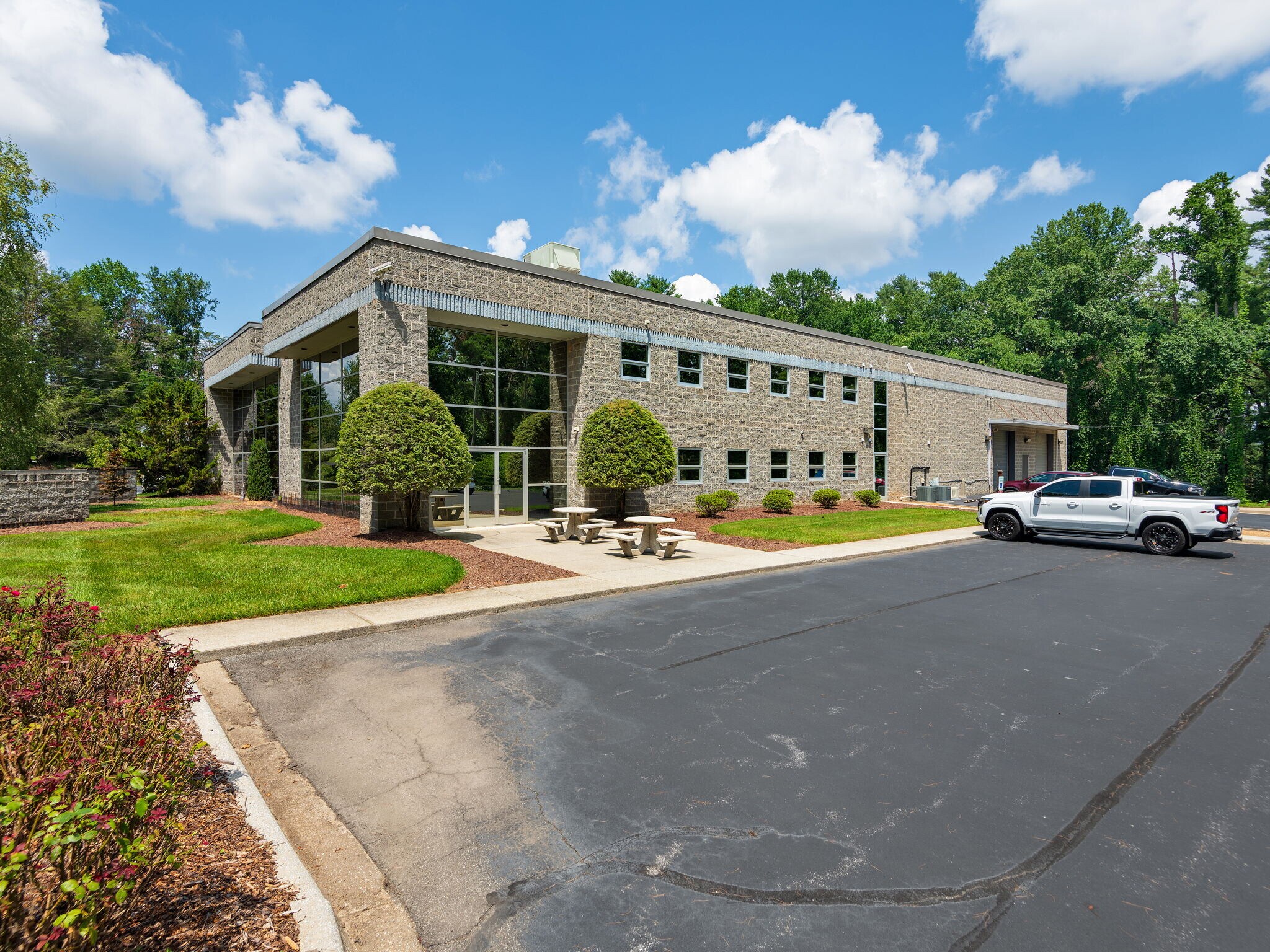 50 Fisk Dr, Arden, NC à vendre Photo principale– Image 1 sur 20