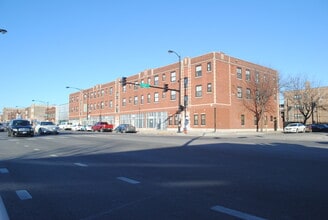 5000-5014 W Madison St, Chicago, IL à louer Photo de l’immeuble– Image 1 sur 43