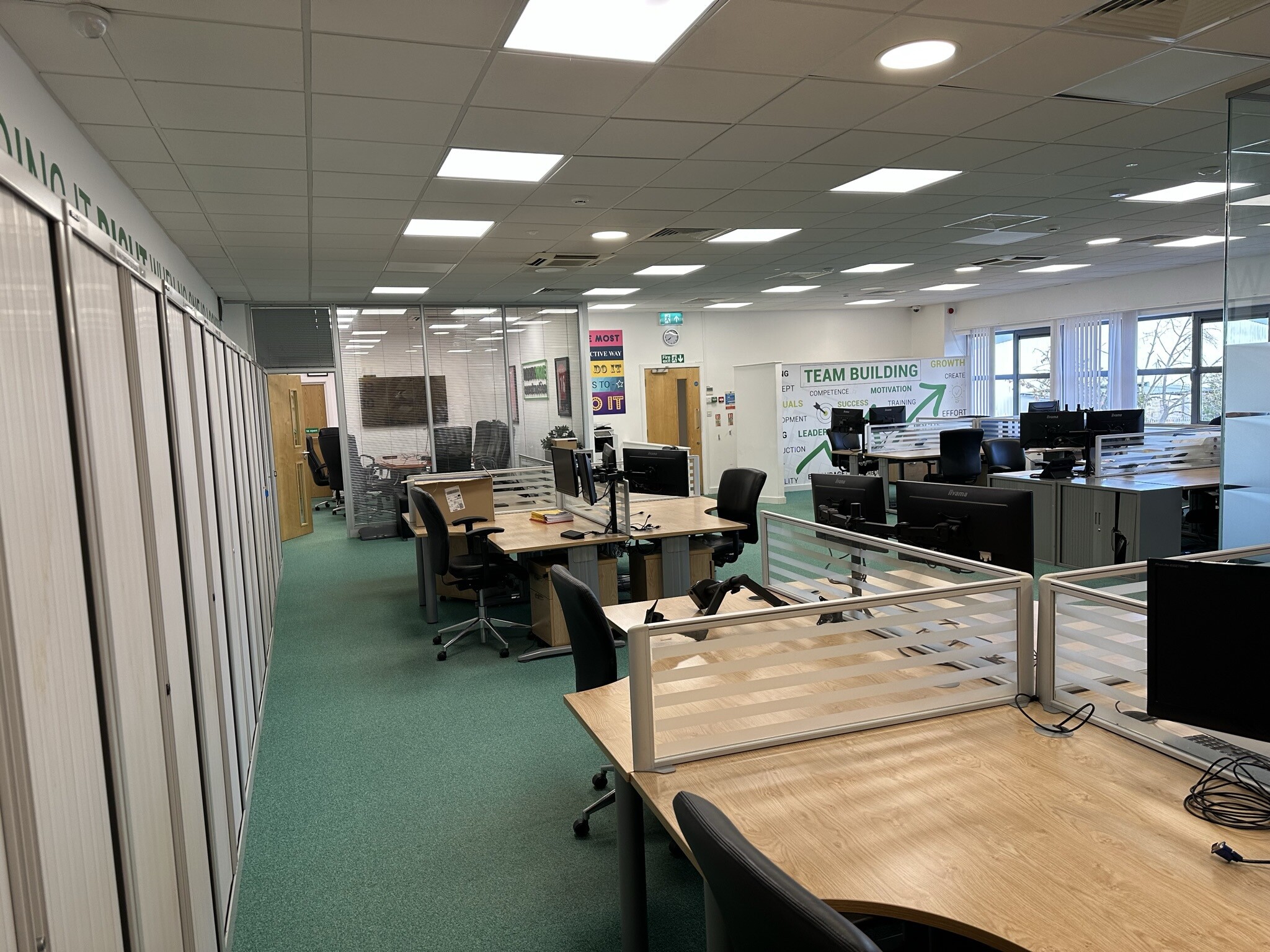 10 Stonefield Way, Ruislip à louer Photo intérieure– Image 1 sur 2