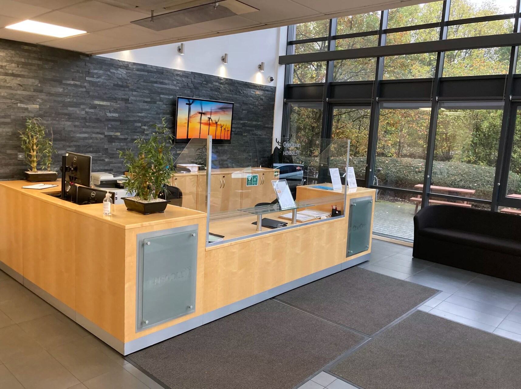 6 Mollison Ave, Waltham Cross à louer Photo de l’immeuble– Image 1 sur 6