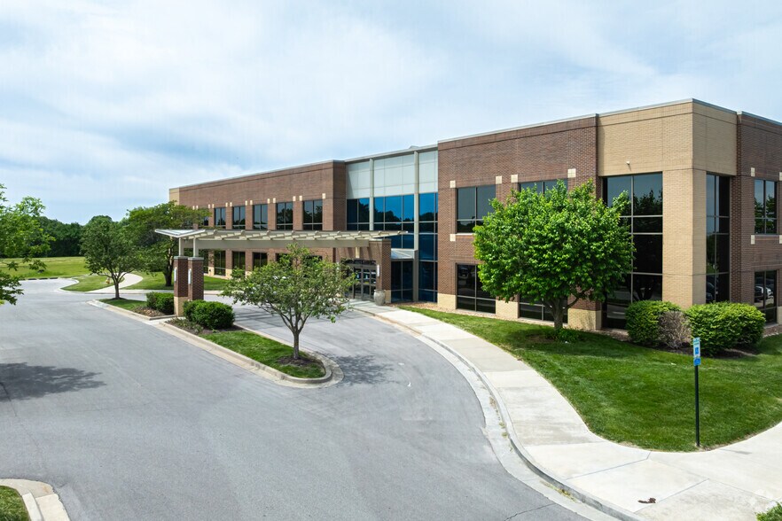 301 NE Mulberry St, Lee's Summit, MO à louer - Photo de l’immeuble – Image 3 sur 10