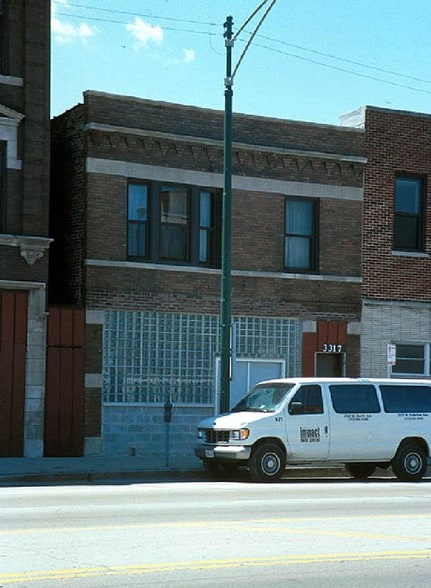 3317 W Fullerton Ave, Chicago, IL à louer - Photo principale – Image 2 sur 14
