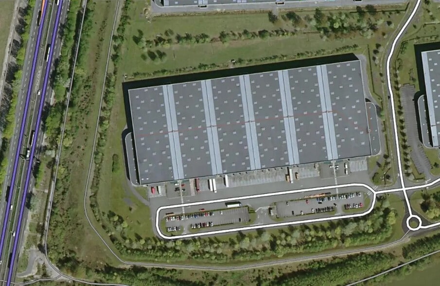 Industriel/Logistique dans Longueil-Sainte-Marie à louer - Photo de l’immeuble – Image 2 sur 13