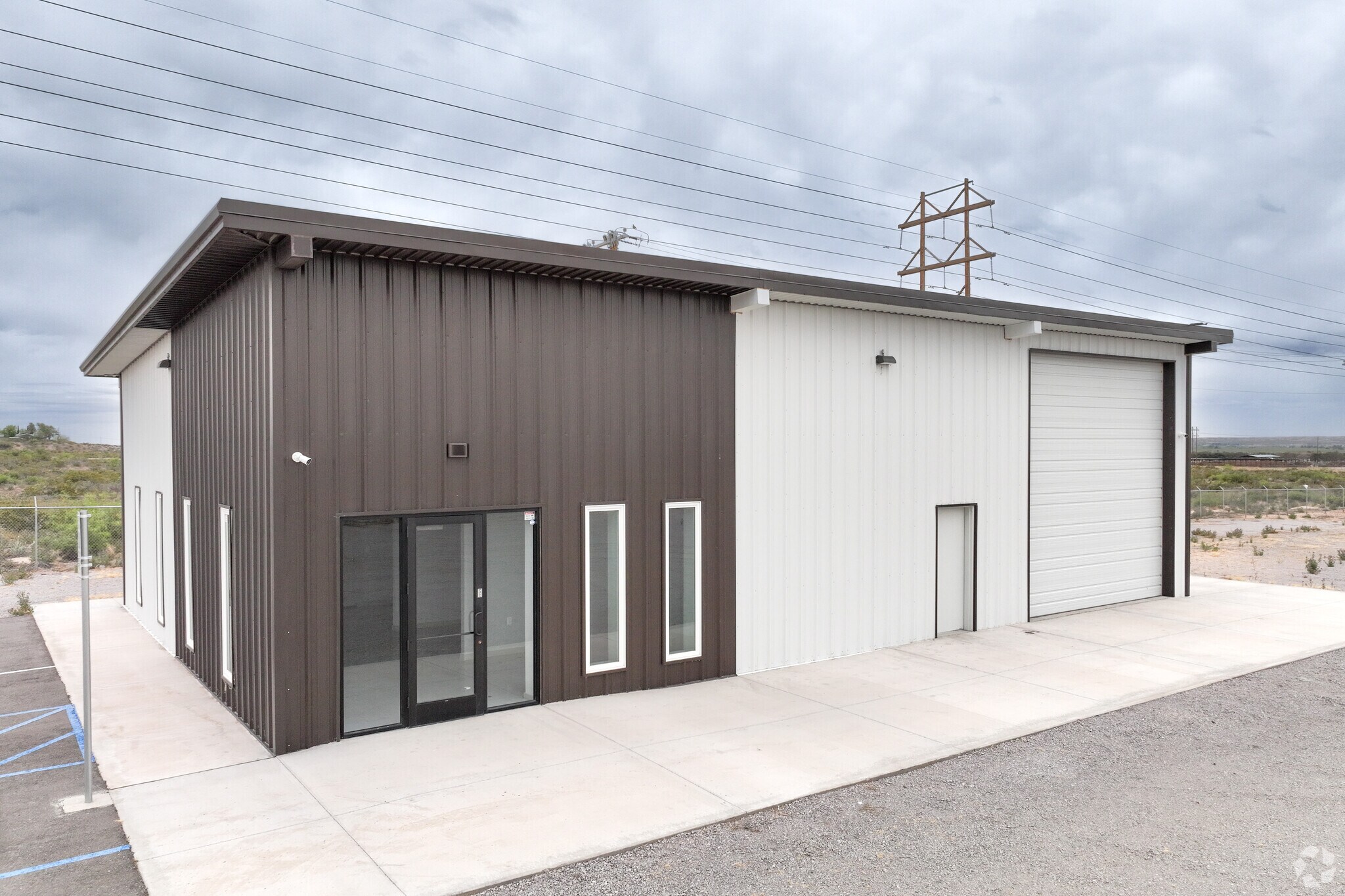 22950 Stern Dr, Anthony, NM à louer Photo principale– Image 1 sur 9
