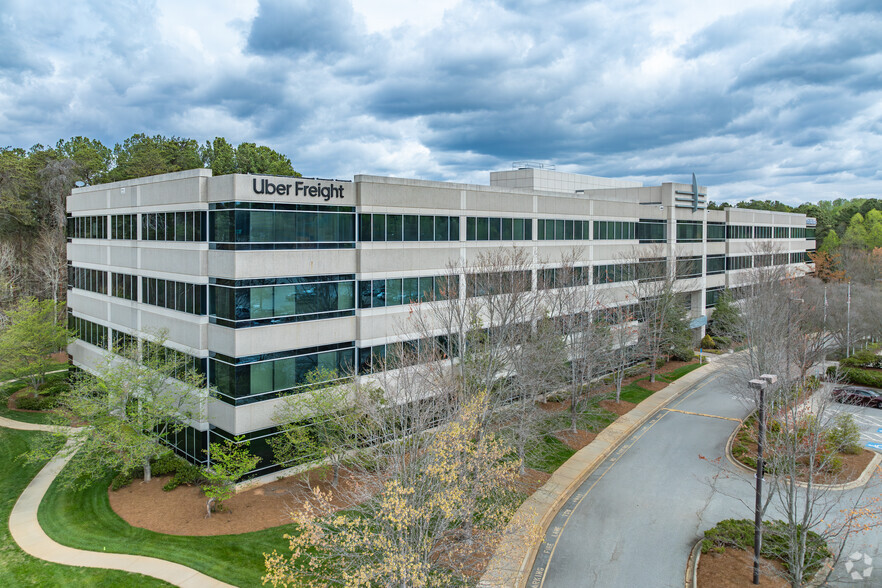 3803 N Elm St, Greensboro, NC à louer - Photo principale – Image 1 sur 8