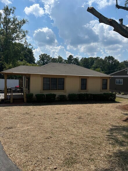 588 NE Seminole Dr, Marietta, GA à louer - Photo de l’immeuble – Image 2 sur 7