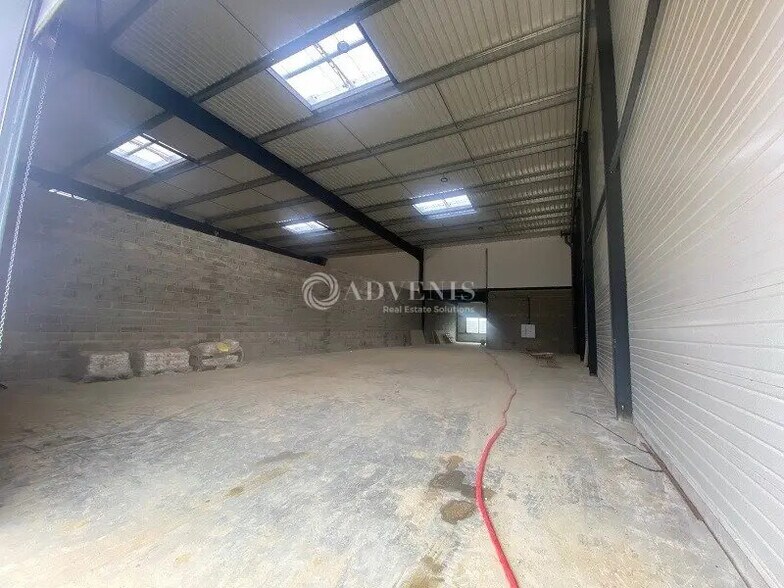 Local d’activités dans Villebon-sur-Yvette à louer - Photo de l’immeuble – Image 2 sur 5