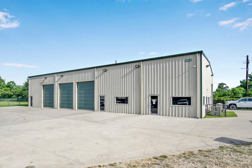 21627 Rhodes Rd, Spring, TX à louer - Photo de l’immeuble – Image 3 sur 16