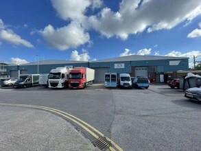 Shadowmoss Rd, Manchester à louer Photo de l’immeuble– Image 2 sur 5