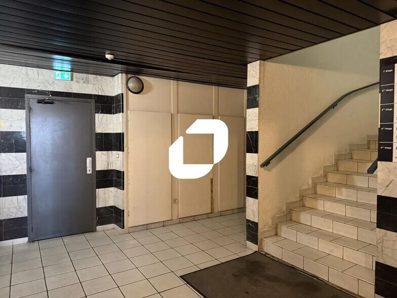 Bureau dans Grenoble à louer - Photo de l’immeuble – Image 2 sur 12