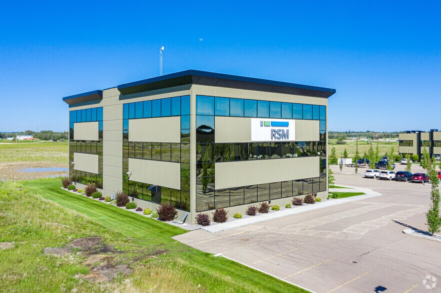 546 Laura Ave, Red Deer County, AB à louer - Photo de l’immeuble – Image 1 sur 2