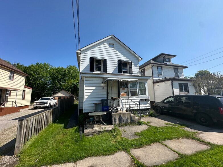 98 St Arnaud St, Port Colborne, ON à vendre - Photo de l’immeuble – Image 2 sur 3