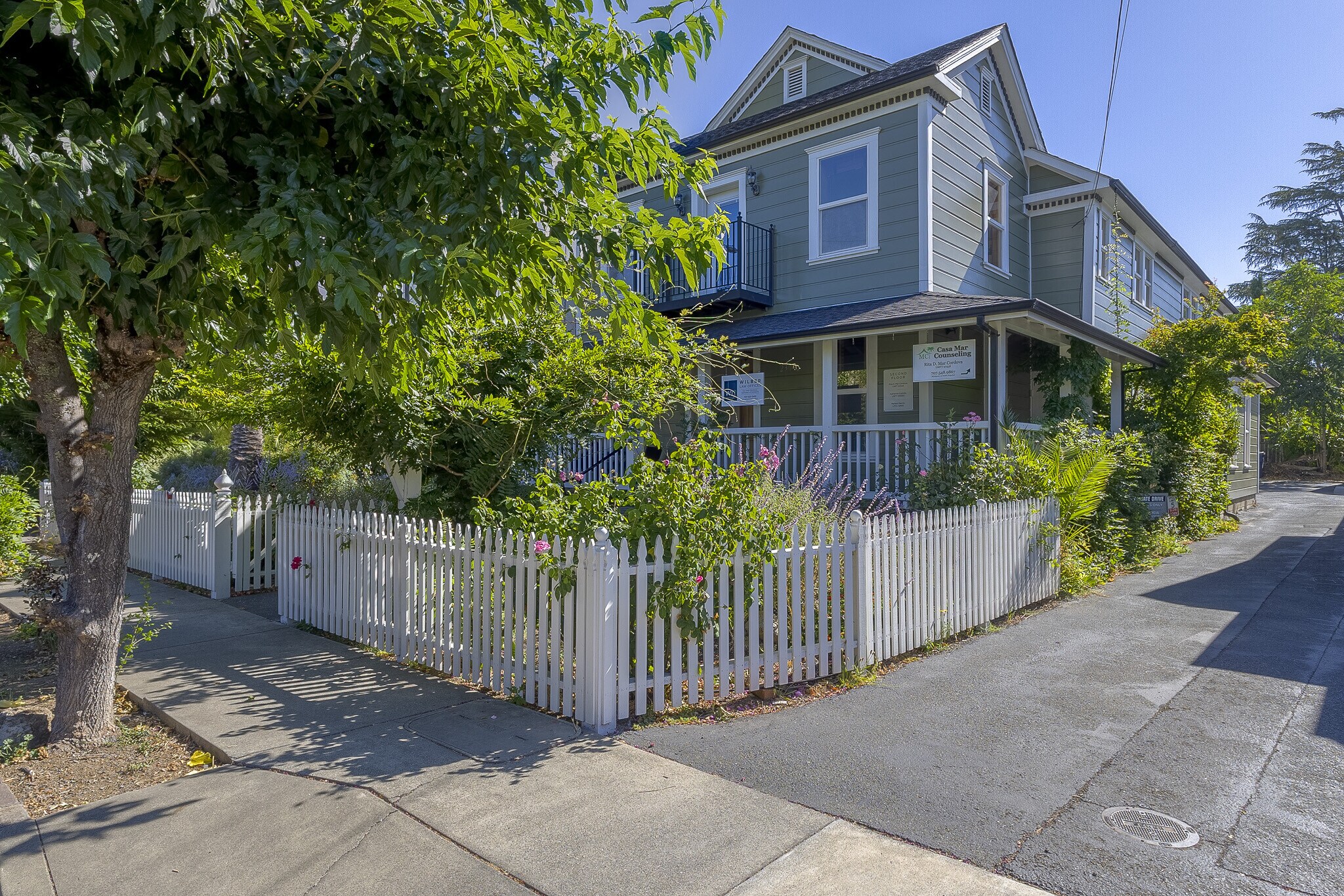 230 Center St, Healdsburg, CA à louer Photo de l’immeuble– Image 1 sur 16