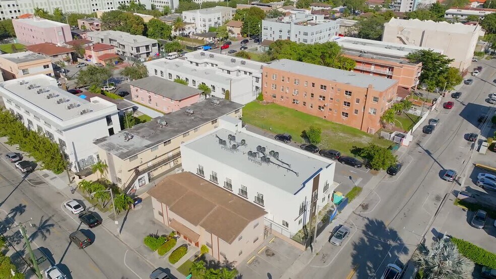 1567 NW 1st St, Miami, FL à vendre - Vidéo sur l’annonce professionnelle – Image 2 sur 49
