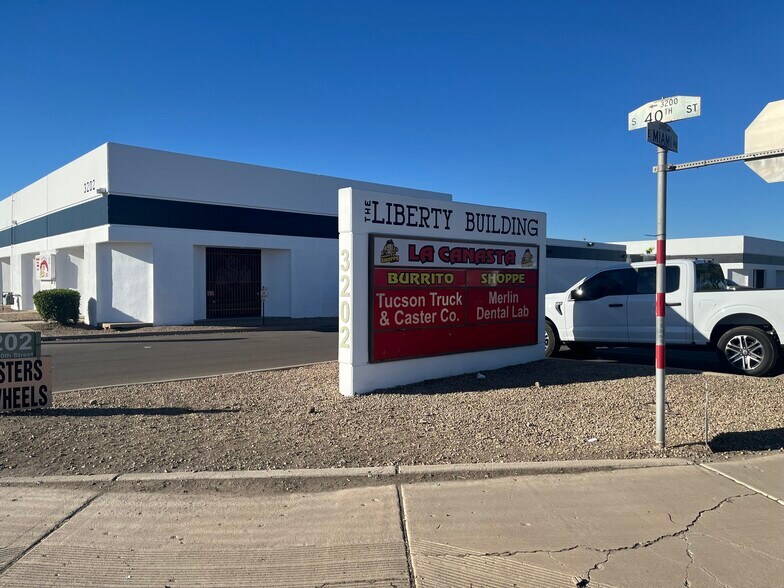 3202 S 40th St, Phoenix, AZ à vendre - Photo de l’immeuble – Image 2 sur 3