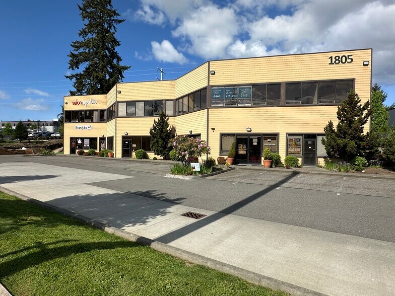 1805 136th Pl NE, Bellevue, WA à louer - Photo de l’immeuble – Image 2 sur 9