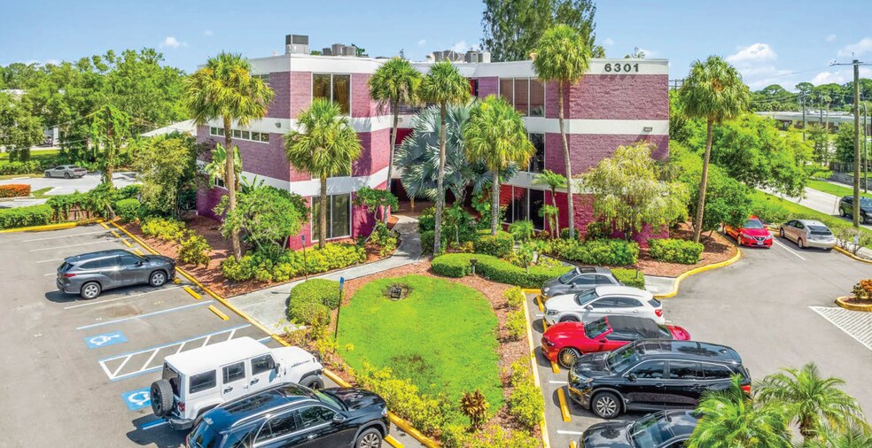 6301 Memorial Hwy, Tampa, FL à louer - Photo de l’immeuble – Image 2 sur 6