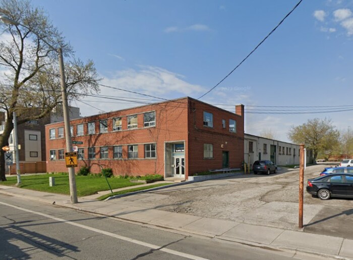 266 Royal York Rd, Toronto, ON à louer Photo de l’immeuble– Image 1 sur 5