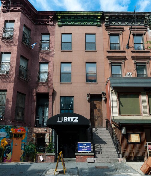 369 W 46th St, New York, NY à vendre - Photo de l’immeuble – Image 2 sur 25