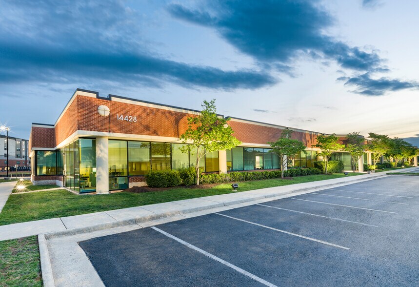 14428 Albemarle Point Pl, Chantilly, VA à louer - Photo de l’immeuble – Image 2 sur 15