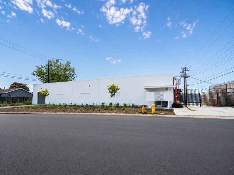 2728 N Slater Ave, Compton, CA à vendre - Photo de l’immeuble – Image 3 sur 11