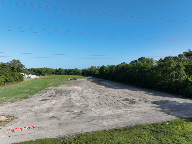 Liberty Drive, Port Allen, LA à louer - Photo de l’immeuble – Image 2 sur 5