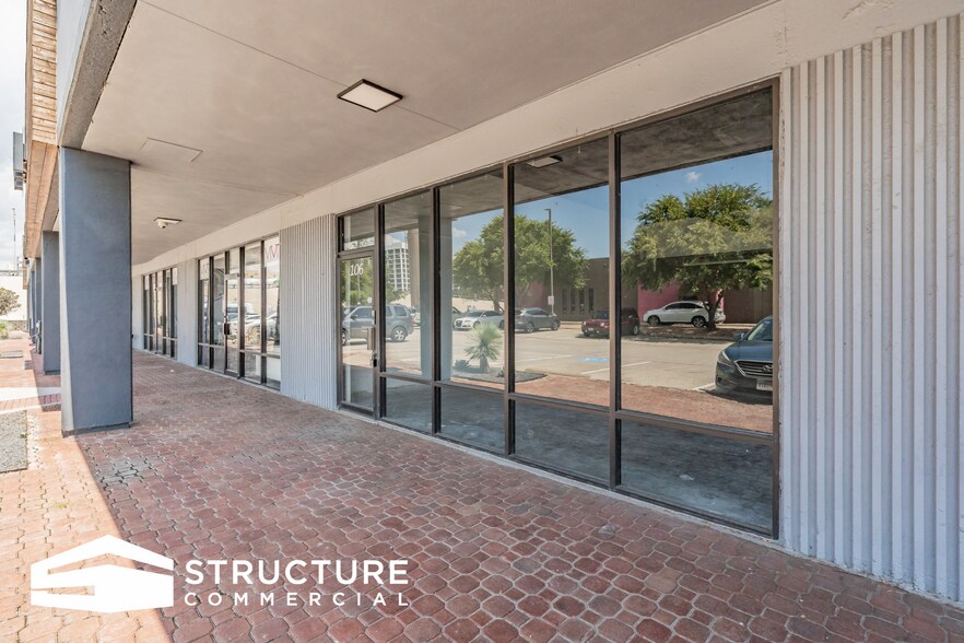 2629 N Stemmons Fwy, Dallas, TX à louer - Photo de l’immeuble – Image 3 sur 14