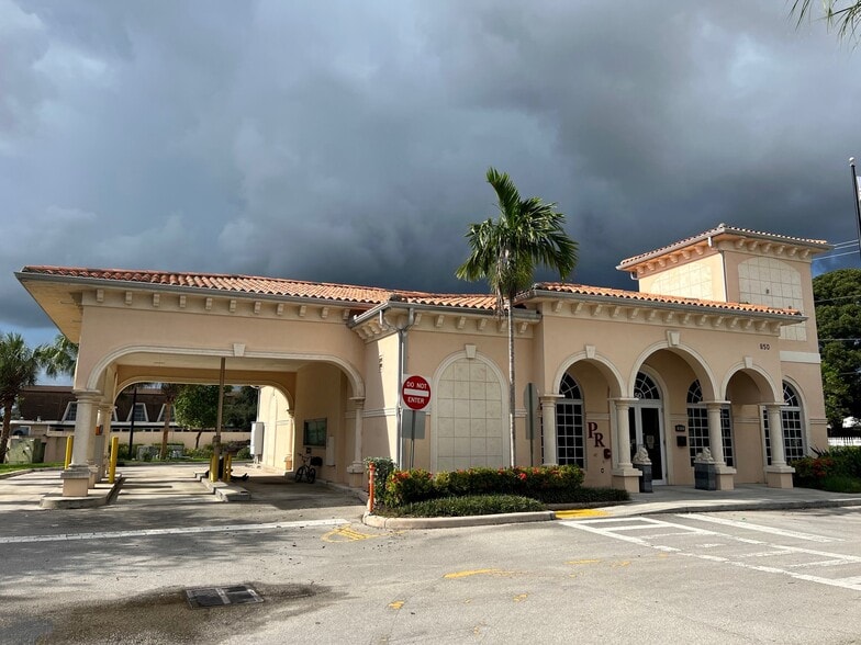 850 Belvedere Rd, West Palm Beach, FL à louer - Photo de l’immeuble – Image 3 sur 6