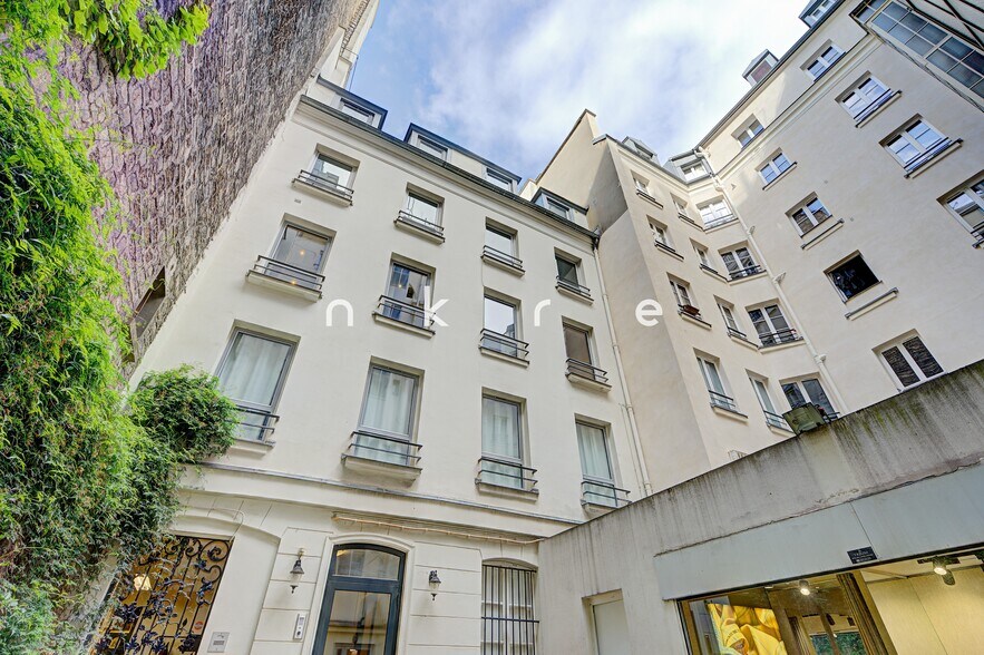 Rue Du Faubourg Saint-Honoré, Paris à louer - Photo de l’immeuble – Image 2 sur 9