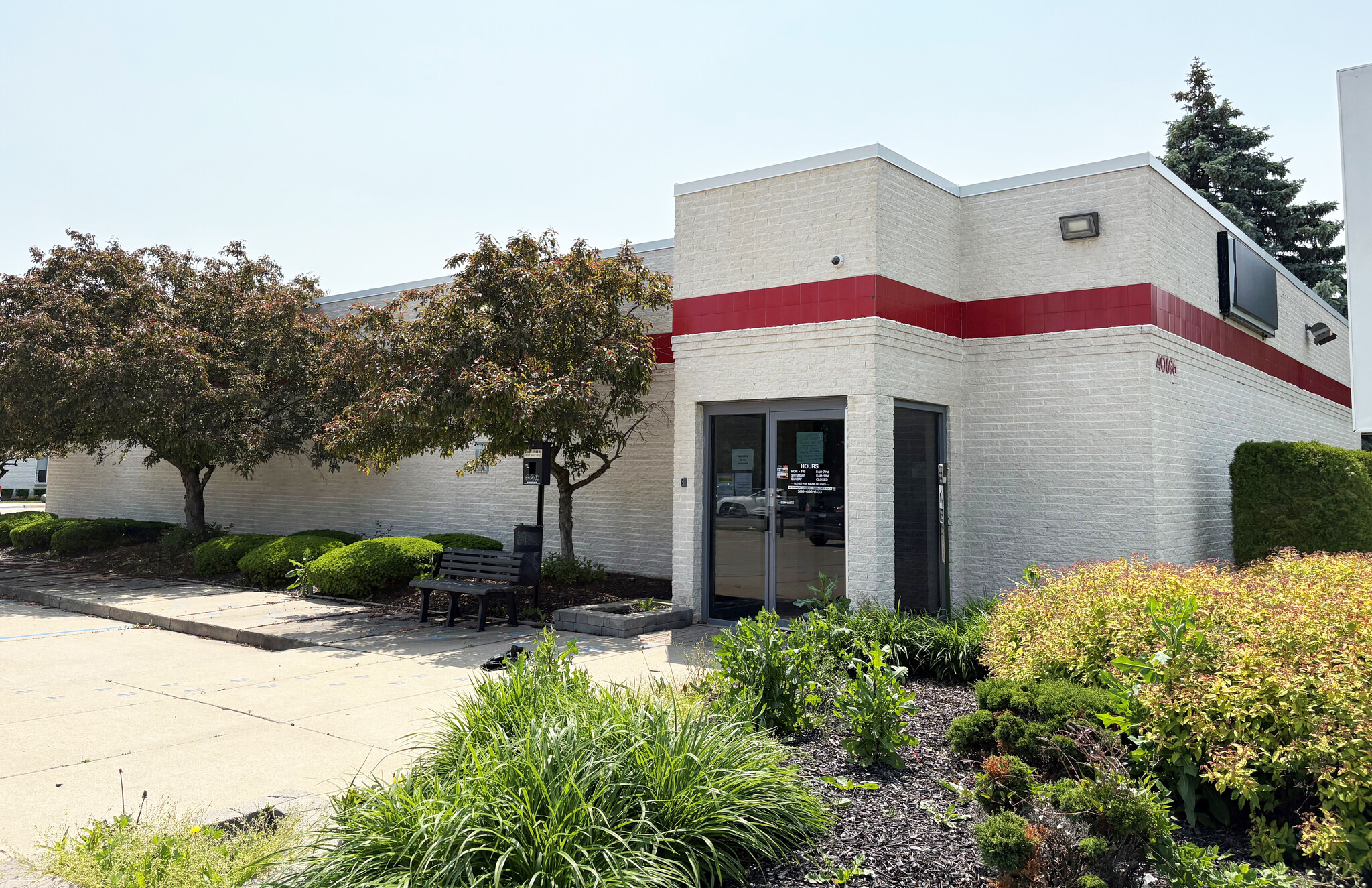 40696 Garfield Rd, Clinton Township, MI à louer Photo de l’immeuble– Image 1 sur 1