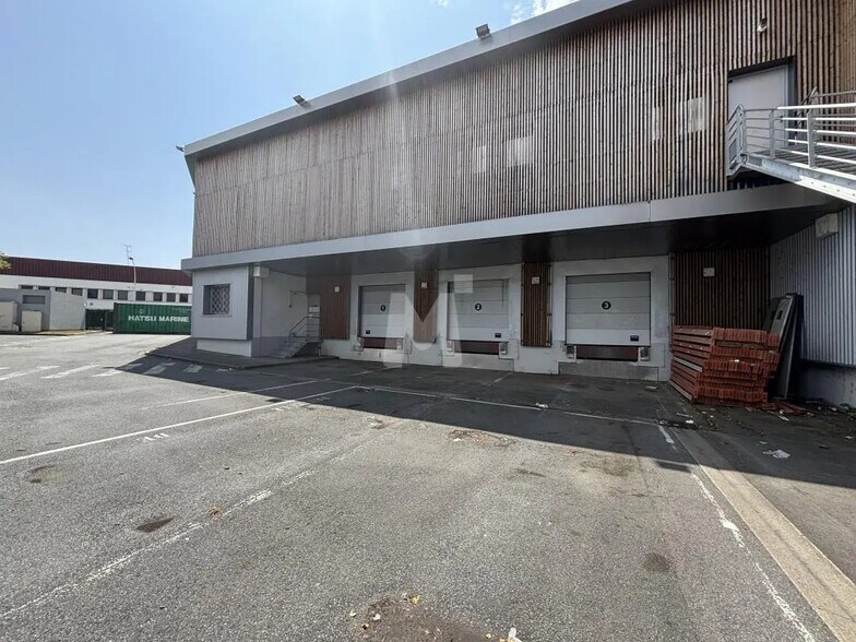 Local d’activités dans Wissous à louer - Photo de l’immeuble – Image 2 sur 11