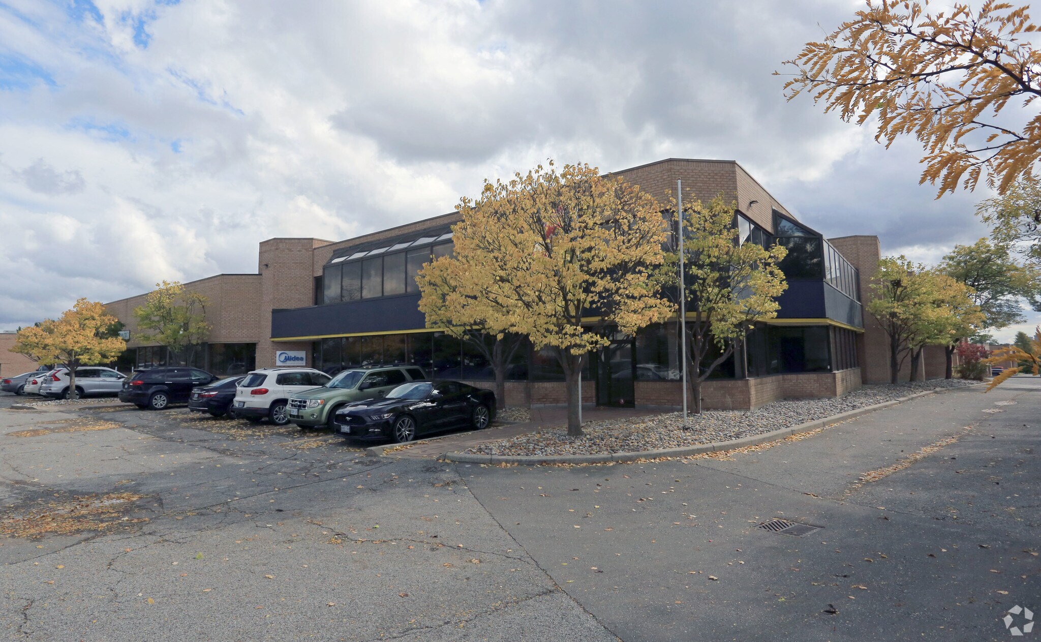 215 Shields Ct, Markham, ON à louer Photo principale– Image 1 sur 4