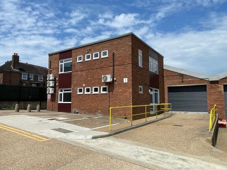 1 Mace Ln, Ashford à louer - Photo de l’immeuble – Image 2 sur 10