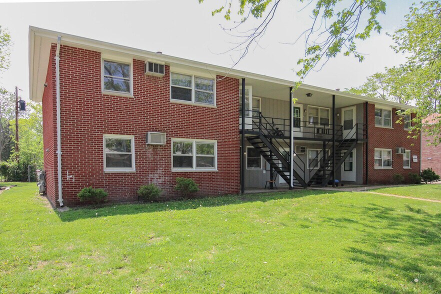 1303 Mitchem Dr, Urbana, IL à vendre - Photo principale – Image 1 sur 1