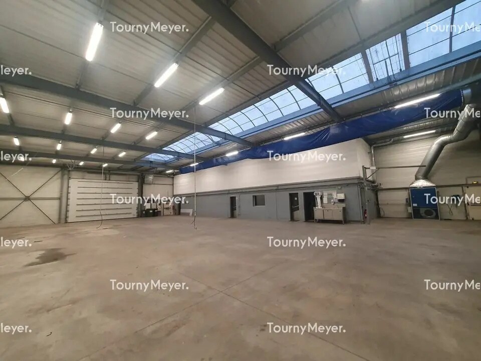 Local d’activités dans Saint-Médard-en-Jalles à louer Photo de l’immeuble– Image 1 sur 8